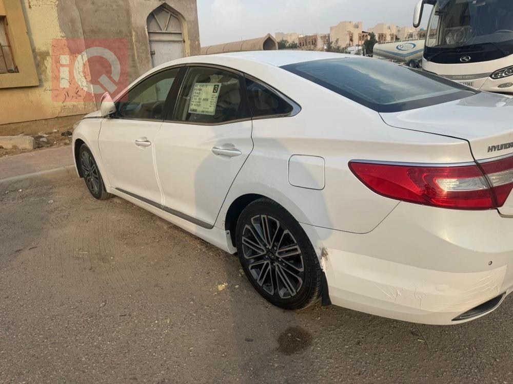 هیۆندای ازێرا